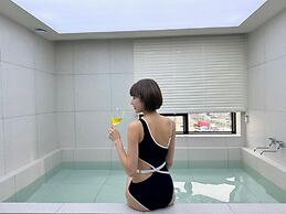 Hound Hotel Gijang-osiria