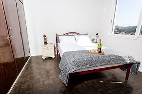 Incrível Vista com 4 Quartos e Lareira
