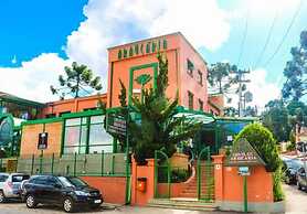 Incrível Vista com 4 Quartos e Lareira