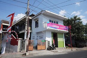 OYO Life 93038 Kost Putra Malilah