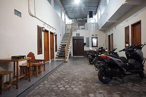 OYO Life 93038 Kost Putra Malilah