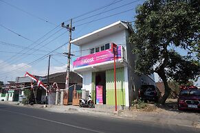 OYO Life 93038 Kost Putra Malilah