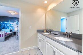 Lakeview Luxury 9 Bedroom & 5 Bathroom w Private Pool