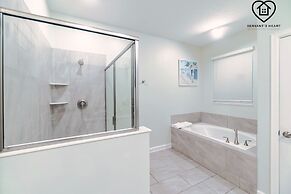 Lakeview Luxury 9 Bedroom & 5 Bathroom w Private Pool