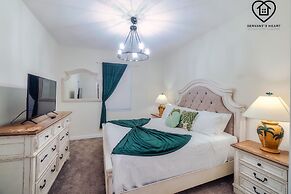 Lakeview Luxury 9 Bedroom & 5 Bathroom w Private Pool