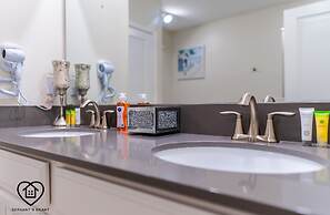 Lakeview Luxury 9 Bedroom & 5 Bathroom w Private Pool