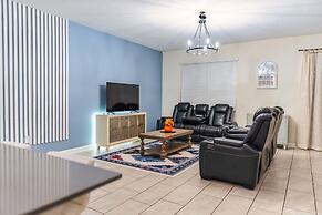 Lakeview Luxury 9 Bedroom & 5 Bathroom w Private Pool