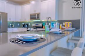 Lakeview Luxury 9 Bedroom & 5 Bathroom w Private Pool