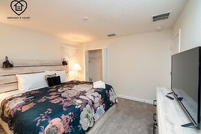 Lakeview Luxury 9 Bedroom & 5 Bathroom w Private Pool