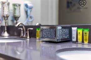 Lakeview Luxury 9 Bedroom & 5 Bathroom w Private Pool