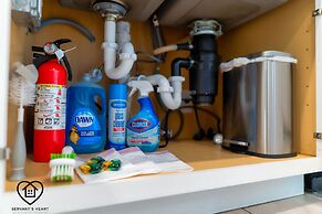 Lakeview Luxury 9 Bedroom & 5 Bathroom w Private Pool