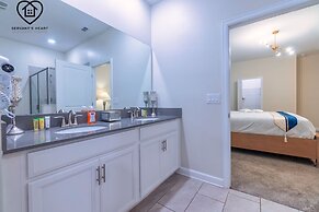 Lakeview Luxury 9 Bedroom & 5 Bathroom w Private Pool