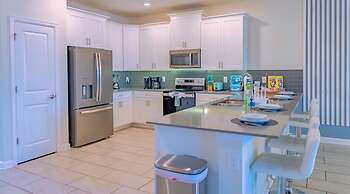 Lakeview Luxury 9 Bedroom & 5 Bathroom w Private Pool