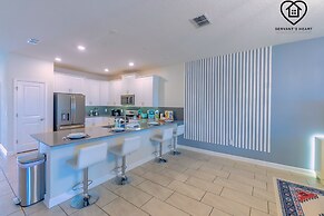 Lakeview Luxury 9 Bedroom & 5 Bathroom w Private Pool