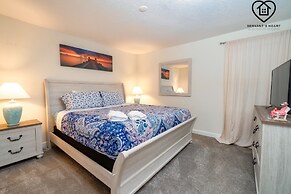 Lakeview Luxury 9 Bedroom & 5 Bathroom w Private Pool