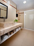 Oceanfront white sand beach condo