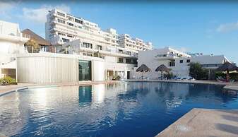 Oceanfront white sand beach condo