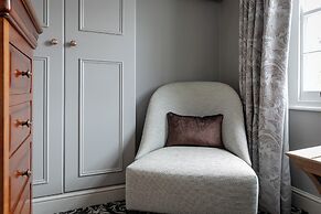 No. 30 Knightsbridge