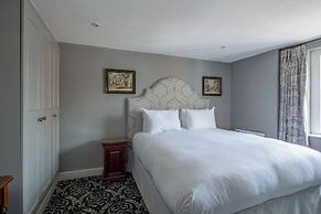 No. 30 Knightsbridge