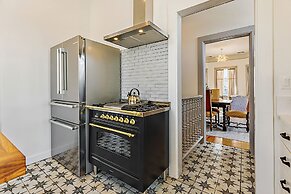 Barclay Klum House by WanderLodges