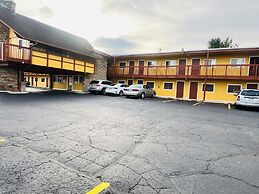 Capital O Clayton House Motel Rockford Near Airport