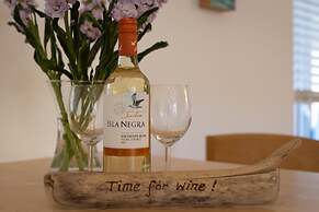 Ruby Cottage - Beachside Cottage With Views