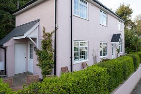 Ruby Cottage - Beachside Cottage With Views