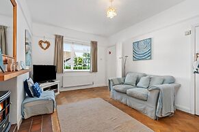 Ruby Cottage - Beachside Cottage With Views