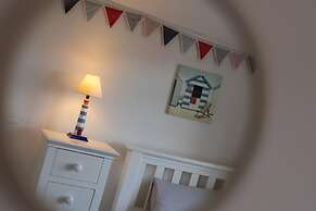 Ruby Cottage - Beachside Cottage With Views