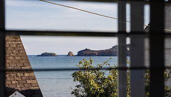 Ruby Cottage - Beachside Cottage With Views