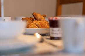 Ruby Cottage - Beachside Cottage With Views