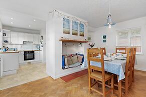 Ruby Cottage - Beachside Cottage With Views