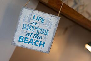 Ruby Cottage - Beachside Cottage With Views