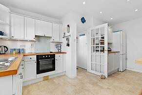 Ruby Cottage - Beachside Cottage With Views