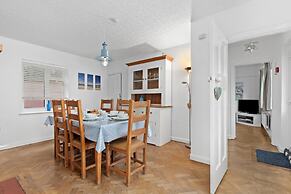 Ruby Cottage - Beachside Cottage With Views