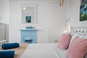 Ruby Cottage - Beachside Cottage With Views