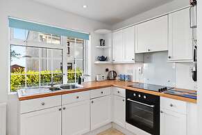 Ruby Cottage - Beachside Cottage With Views