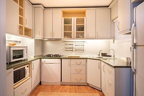 Sleek Flat With Sea View Balcony 2 min to Coast