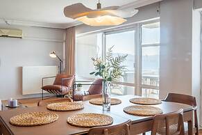 Sleek Flat With Sea View Balcony 2 min to Coast