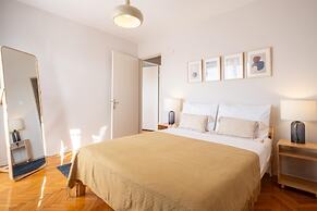 Sleek Flat With Sea View Balcony 2 min to Coast