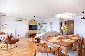 Sleek Flat With Sea View Balcony 2 min to Coast