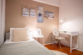 Sleek Flat With Sea View Balcony 2 min to Coast