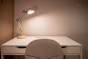 Sleek Flat With Sea View Balcony 2 min to Coast