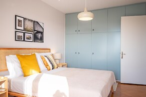 Sleek Flat With Sea View Balcony 2 min to Coast