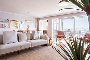 Sleek Flat With Sea View Balcony 2 min to Coast