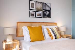 Sleek Flat With Sea View Balcony 2 min to Coast