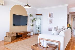 Sleek Flat With Sea View Balcony 2 min to Coast