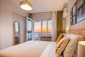 Sleek Flat With Sea View Balcony 2 min to Coast