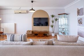 Sleek Flat With Sea View Balcony 2 min to Coast