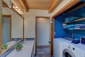 Halehikiola 3 Bedroom Home by RedAwning